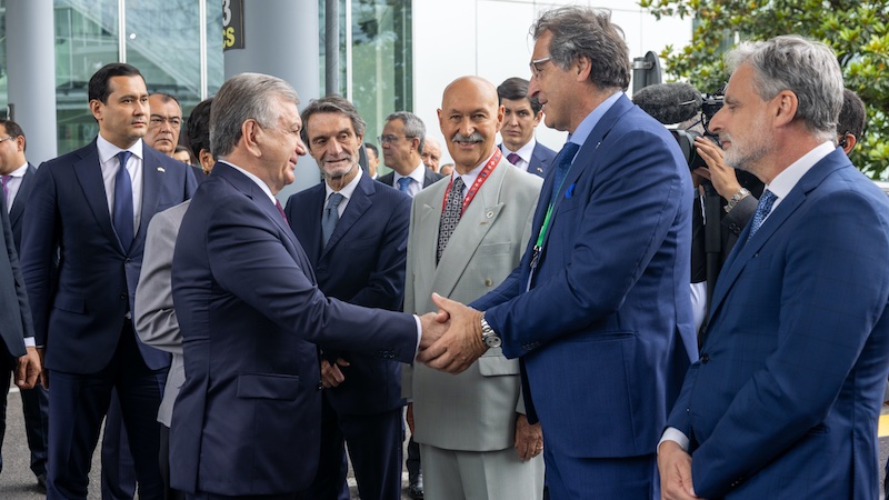 ACIMIT President Alessandro Zucchi welcomed the President of Uzbekistan Shavkat Mirziyoyev at ITMA 2023 in Milan © 2024 ACIMIT