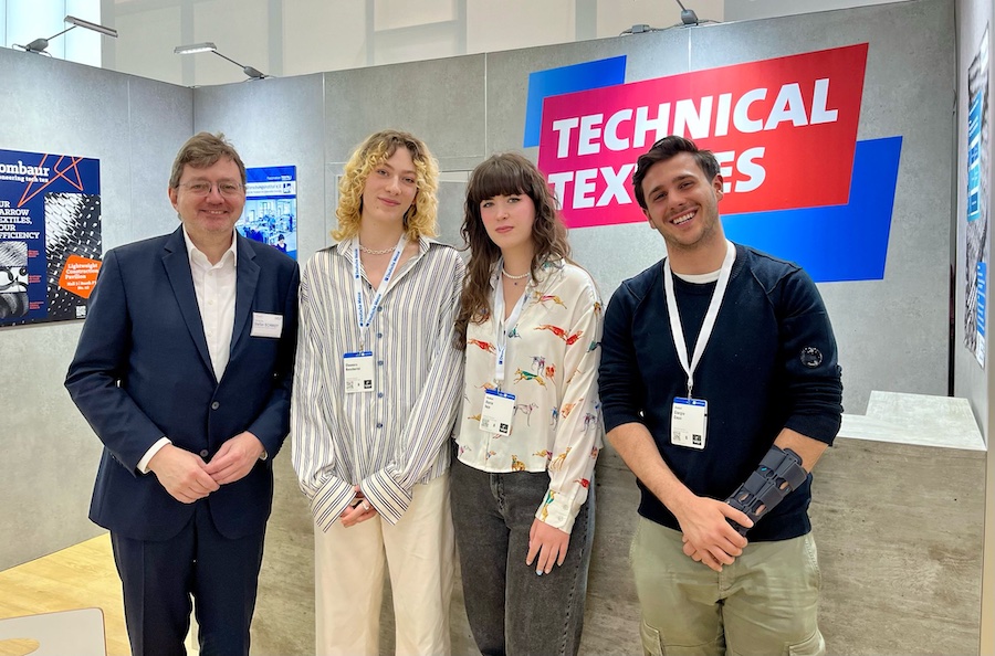 Students also gathered information at the Technical Textiles joint stand in Hall 2 at the Hannover Messe 2025 trade fair, pictured here with Stefan Schmidt, IVGT (left). © 2025 Photo IVGT Students also gathered information at the Technical Textiles joint stand in Hall 2 at the Hannover Messe 2025 trade fair, pictured here with Stefan Schmidt, IVGT (left). © 2025 Photo IVGT