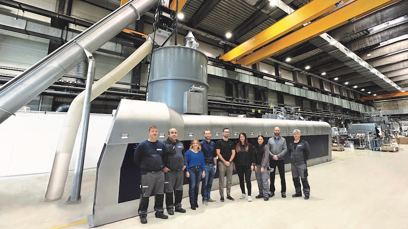 The INTAREMA® 2325 T-VEplus® RegrindPro® is the largest machine ever built for PO regrind and achieves a throughput of over 4 tonnes per hour. The picture shows the project team in front of the new plant © 2024 EREMA