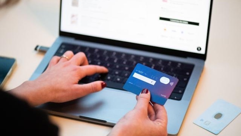 E-commerce orders bring many benefits to EU citizens, but also pose some challenges. A level playing field is now to be established © 2025 European Commission