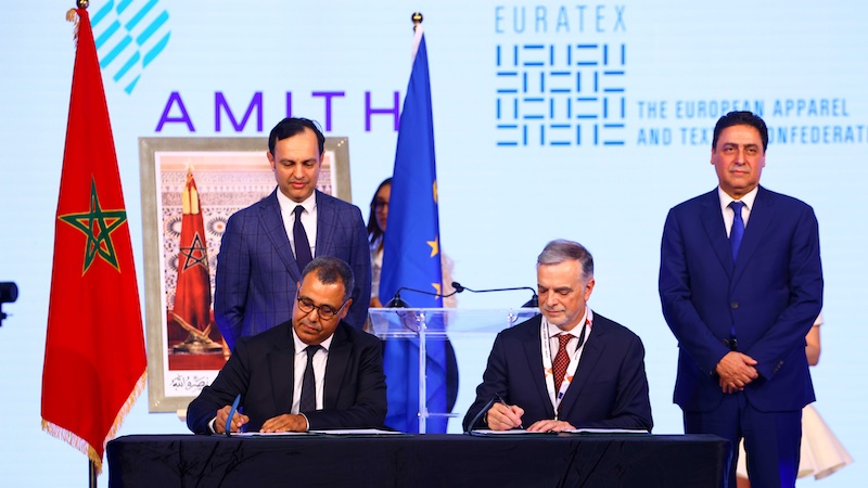 AMITH President El Ansari Anass and Mario Jorge Machado, EURATEX President, sign the MoU © 2024 EURATEX