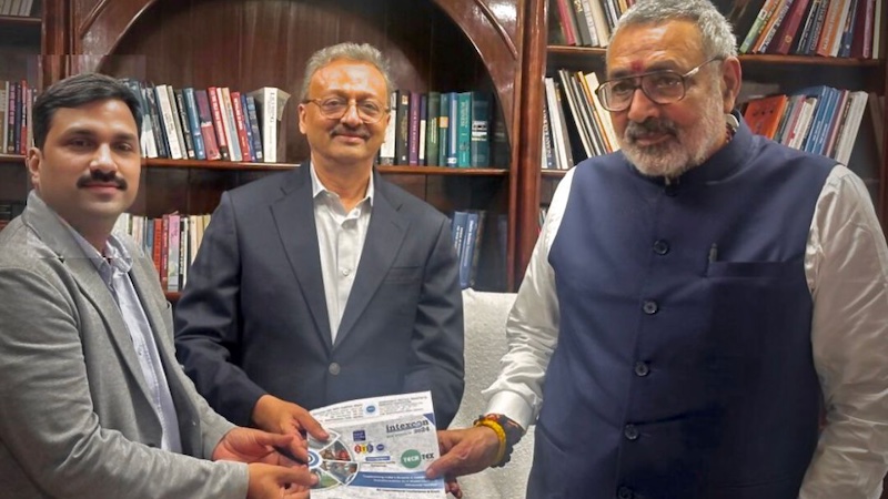 Conference Organizers with Hon. Giriraj Singh, Minister of Textiles, India © 2024  INDA