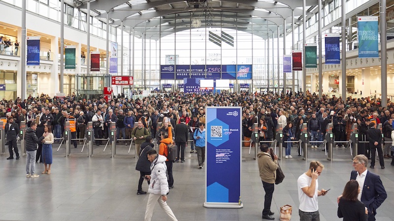 ISPO Munich visitors wait for admission © 2024 Messe München GmbH