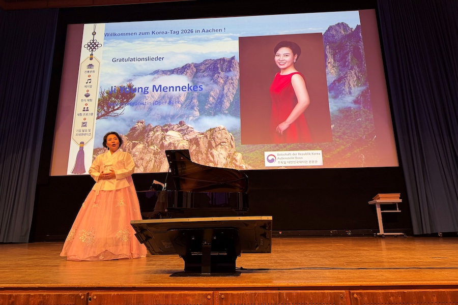 Mezzo-soprano Ji Young Mennekes performs during the cultural programme of the first Korea Day in Aachen, which attracted more than 300 participants. Photos: Institut für Textiltechnik (ITA) of RWTH Aachen University © 2026