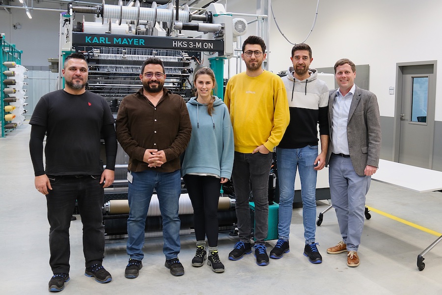 Group picture: The Team from Ekoten with KARL MAYER Senior Sales Manager Bastian Fritsch (on the right) and trainer Gökhan Akyildiz (on the left) at the KARL MAYER Academy in Obertshausen © 2025 KARL MAYER