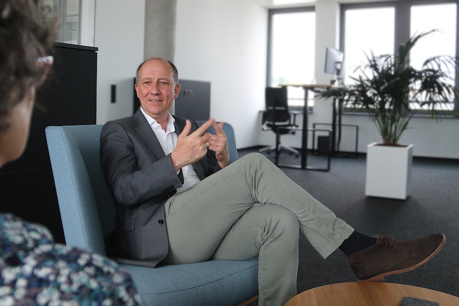 Karl J. Mayer spoke to Ulrike Schlenker from Corporate Communications at KARL MAYER about the future of the company and current business developments. © 2025 KARL MAYER Karl J. Mayer spoke to Ulrike Schlenker from Corporate Communications at KARL MAYER about the future of the company and current business developments. © 2025 KARL MAYER