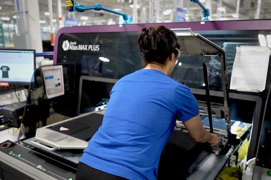 Atlas MAX PLUS: The Kornit Atlas digital textile printing system is part of VistaPrint’s longstanding partnership with Kornit Digital, which began in 2007 and has evolved through successive generations of printing technology. © 2026 Kornit Digital