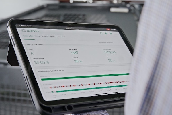 Welcome to the modern world of circular knitting machines: The machines can now be controlled via tablet. © 2025 Mayer & Cie. Welcome to the modern world of circular knitting machines: The machines can now be controlled via tablet. © 2025 Mayer & Cie.