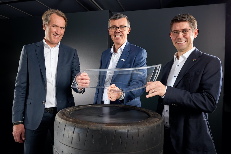 Photo: Strong partnership for a circular economy (from left to right): Jeroen Verhoeven (Neste), Thomas Van De Velde (Borealis), Guido Naberfeld (Covestro) aim to make new car parts from discarded tires © 2024 COVESTRO
