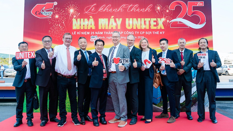 People from Barmag and UNITEX are celebrating the new plant © 2026 Barmag