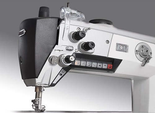 The PFAFF POWERLINE 2545 unison feed machine and the PFAFF 1591 electronic shoe post machine are equipped with new, reliable thread trimmer for short thread ends (5 mm). The thread trimmer enables more efficient working without manual re-trimming of the thread © PFAFF INDUSTRIAL