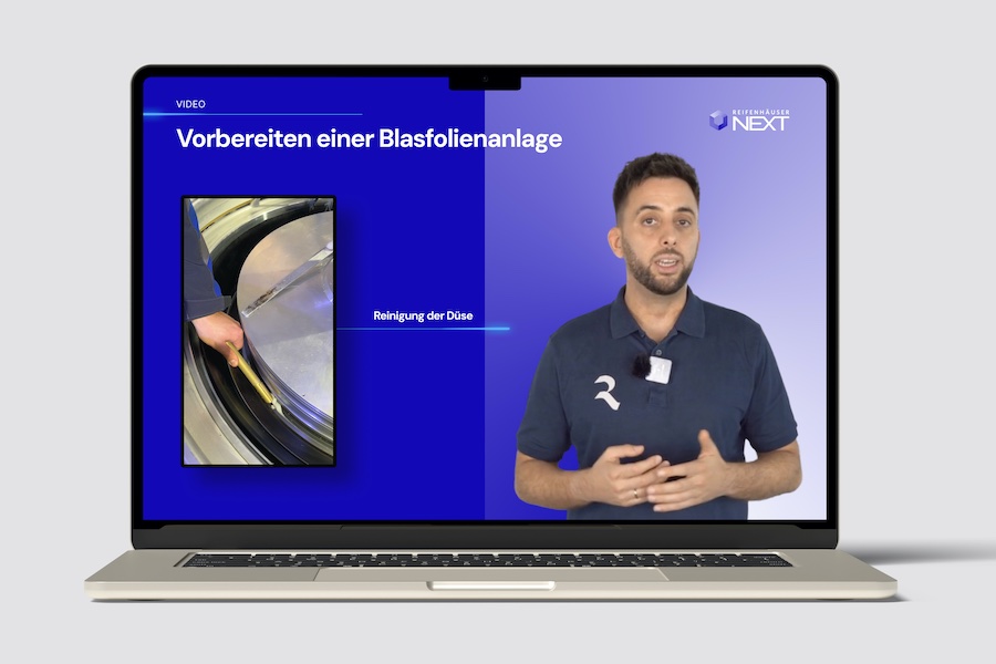 By using so-called AI avatars, NEXT.Learning offers virtual training courses in over 100 languages. © 2025 Reifenhäuser NEXT By using so-called AI avatars, NEXT.Learning offers virtual training courses in over 100 languages. © 2025 Reifenhäuser NEXT