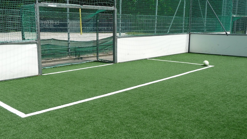 At the University Sports Centre (HSZ) in Aachen, the company Morton Extrusionstechnik GmbH has laid a cage soccer pitch with BioTurf. A perfect opportunity to make the results of the research project visible and tangible  © 2024 TFI