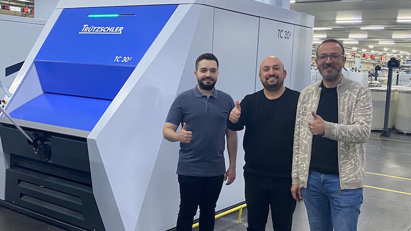 Impressed by TC 30i. From left to right: Burak Ates (Owner Mayfil Tekstil), Osman Kutlutürk
(Regional Service Manager Trützschler Temasa) and Önder Bilir (Factory Manager Mayfil Tekstil) © 2024 Truetzschler