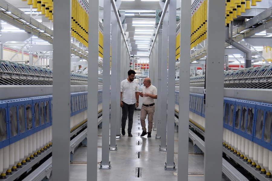 Toyota and Zirve experts exchanging insights on roving technology for superior quality at low twist levels. © 2026 Trützschler