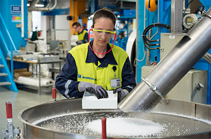 Borealis employee working on large compounding line in Linz, Austria © 2020 Borealis