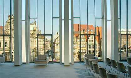 Photo: Banquet hall of the Parliament House with view of the market square, © with friendly permission of the Bremen Parliament