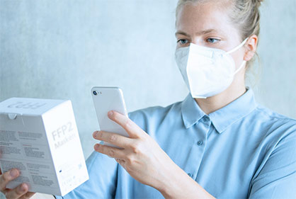 The SmartID labeling is designed to help producers, retailers and end customers to identify counterfeit products via smart device. © Fraunhofer IAP The SmartID labeling is designed to help producers, retailers and end customers to identify counterfeit products via smart device. © Fraunhofer IAP