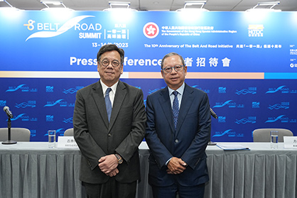 Algernon Yau, Secretary for Commerce and Economic Development of the HKSAR (left) and Dr Peter K N Lam, Chairman of the HKTDC © 2023 HKTDC