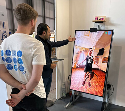ITSCDC will be held at the Mönchengladbach campus of the Hochschule Niederrhein from September 6 to 8. The focus will be on digitization in the textile industry. One example is the digital dressing room of the 5GARderobe research project, which was recently presented at the ITMA fashion trade fair in Milan. © 2023 Hochschule Niederrhein ITSCDC will be held at the Mönchengladbach campus of the Hochschule Niederrhein from September 6 to 8. The focus will be on digitization in the textile industry. One example is the digital dressing room of the 5GARderobe research project, which was recently presented at the ITMA fashion trade fair in Milan. © 2023 Hochschule Niederrhein