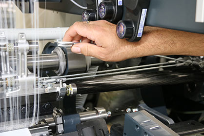 Disconnecting the spring motion from the guide bar © 2021 KARL MAYER Disconnecting the spring motion from the guide bar © 2021 KARL MAYER