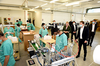 F.l.t.r.: Luca Wieser, Christine Aschbacher, Matvei Hutman, Sebastian Kurz, Stefan Doboczky (c) 2020 Lenzing / Hygiene Austria LP GmbH F.l.t.r.: Luca Wieser, Christine Aschbacher, Matvei Hutman, Sebastian Kurz, Stefan Doboczky (c) 2020 Lenzing / Hygiene Austria LP GmbH