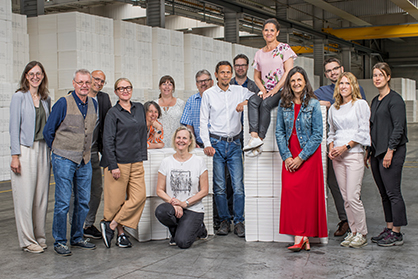 Lenzing x Södra Projektteam
Carina Winter (Lenzing), Oleg Shagaev (Lenzing), Bernd Staudinger (Lenzing), Åsa Alvhage (Södra), Susanne Möderl (Lenzing), Catharina Fechter (Södra), Helena Claesson (Södra), Anton Eichinger (Lenzing), Richard Herchl (Lenzing), Jörgen Lindström (Södra), Camilla Sjögren (Södra), Sonja Zak (Lenzing), Nenad Simunovic (Lenzing), Ellinor Borg (Södra), Eva Gustafsson (Södra) © 2023 Lenzing Lenzing x Södra Projektteam
Carina Winter (Lenzing), Oleg Shagaev (Lenzing), Bernd Staudinger (Lenzing), Åsa Alvhage (Södra), Susanne Möderl (Lenzing), Catharina Fechter (Södra), Helena Claesson (Södra), Anton Eichinger (Lenzing), Richard Herchl (Lenzing), Jörgen Lindström (Södra), Camilla Sjögren (Södra), Sonja Zak (Lenzing), Nenad Simunovic (Lenzing), Ellinor Borg (Södra), Eva Gustafsson (Södra) © 2023 Lenzing