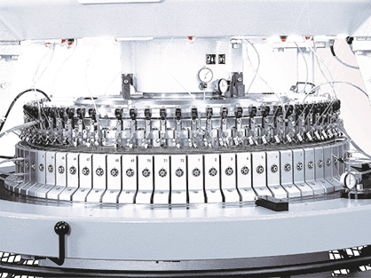 Machine head of the D4 2.2 II, a very popular interlock machine by Mayer & Cie. © 2020 Mayer & Cie