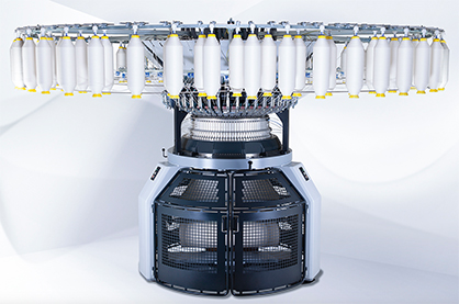 The Spinit 3.0 E combines spinning, cleaning and knitting in one machine. (c) 2018 Mayer & Cie
