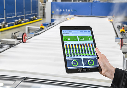 The new Monforts Qualitex Web-UI provide machinery data visualization for remote control on handheld devices. (c) 2018 Monforts