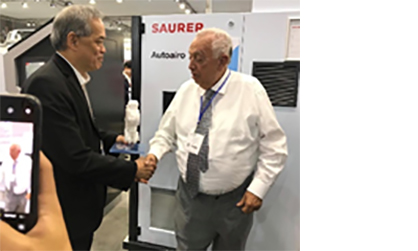 
Mr Mayer Zaga Galante, CEO of Zagis shakes hands with Clement Woon, CEO of Saurer Group (c) 2019 Saurer
