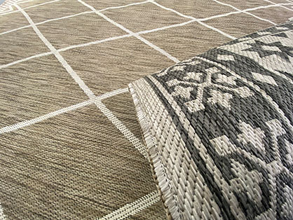 Reversible carpet with different design © 2023 Stäubli