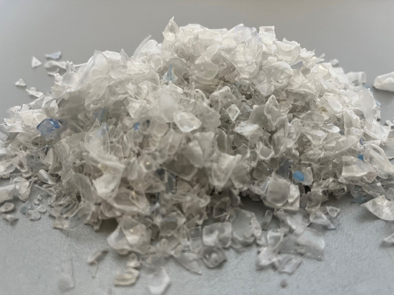 © Photo: Indorama Ventures | Bottle flakes for the production of recycled filament yarns